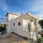 Nora\'S Guesthouse