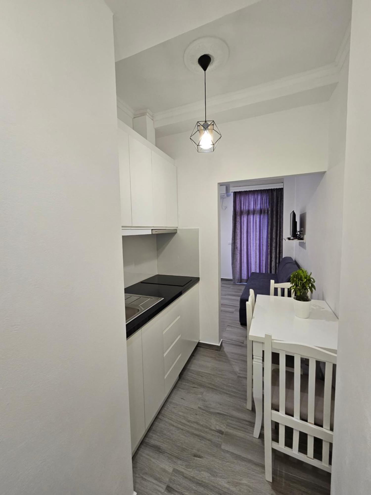 Nora's Sarandë